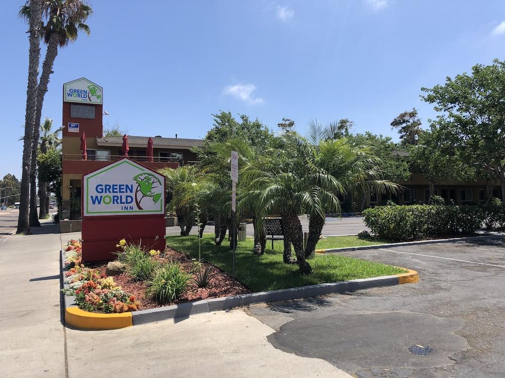 Ramada By Wyndham Near Seaworld / Mission Beach San Diego Exterior photo