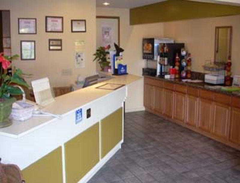 Ramada By Wyndham Near Seaworld / Mission Beach San Diego Interior photo