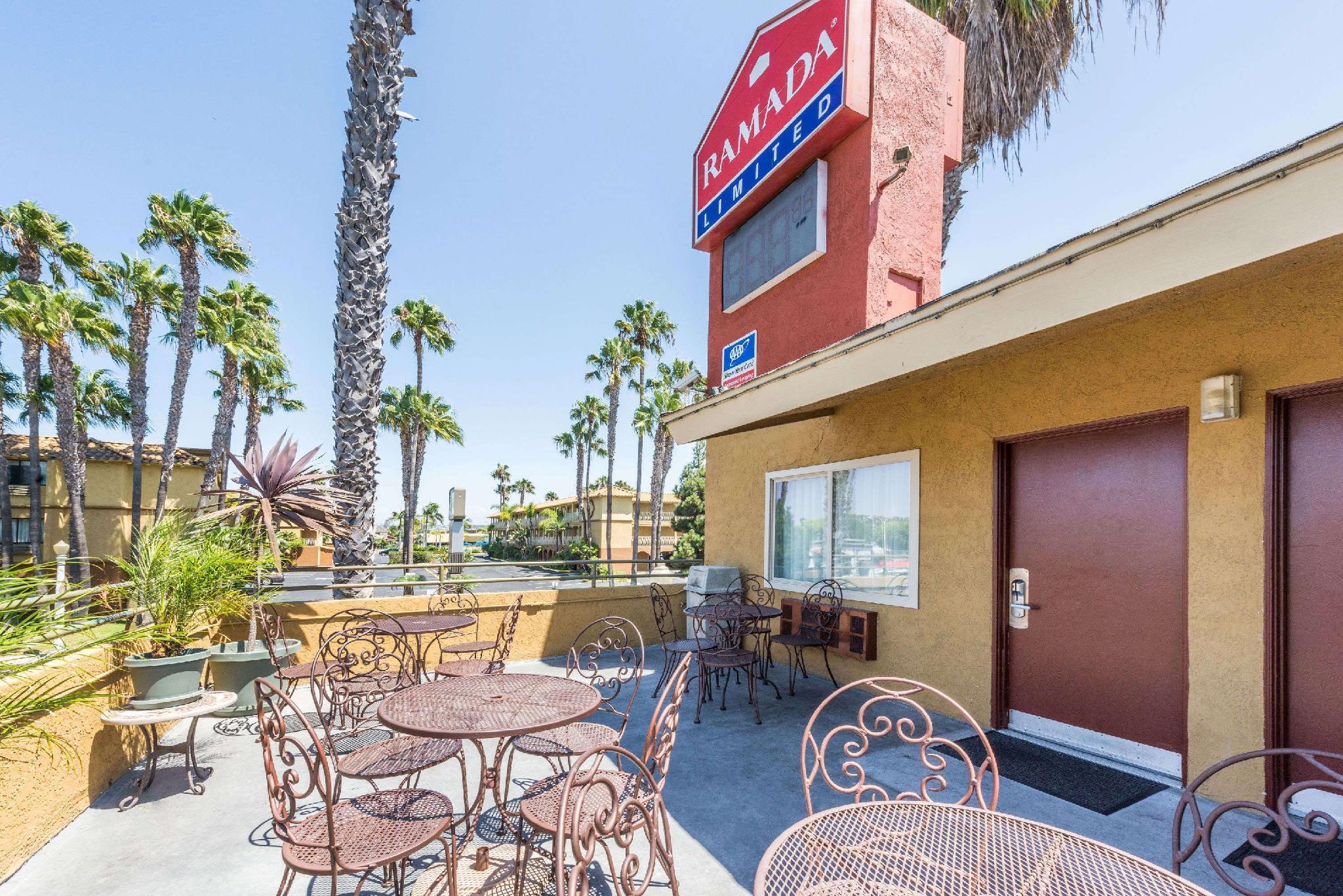 Ramada By Wyndham Near Seaworld / Mission Beach San Diego Exterior photo