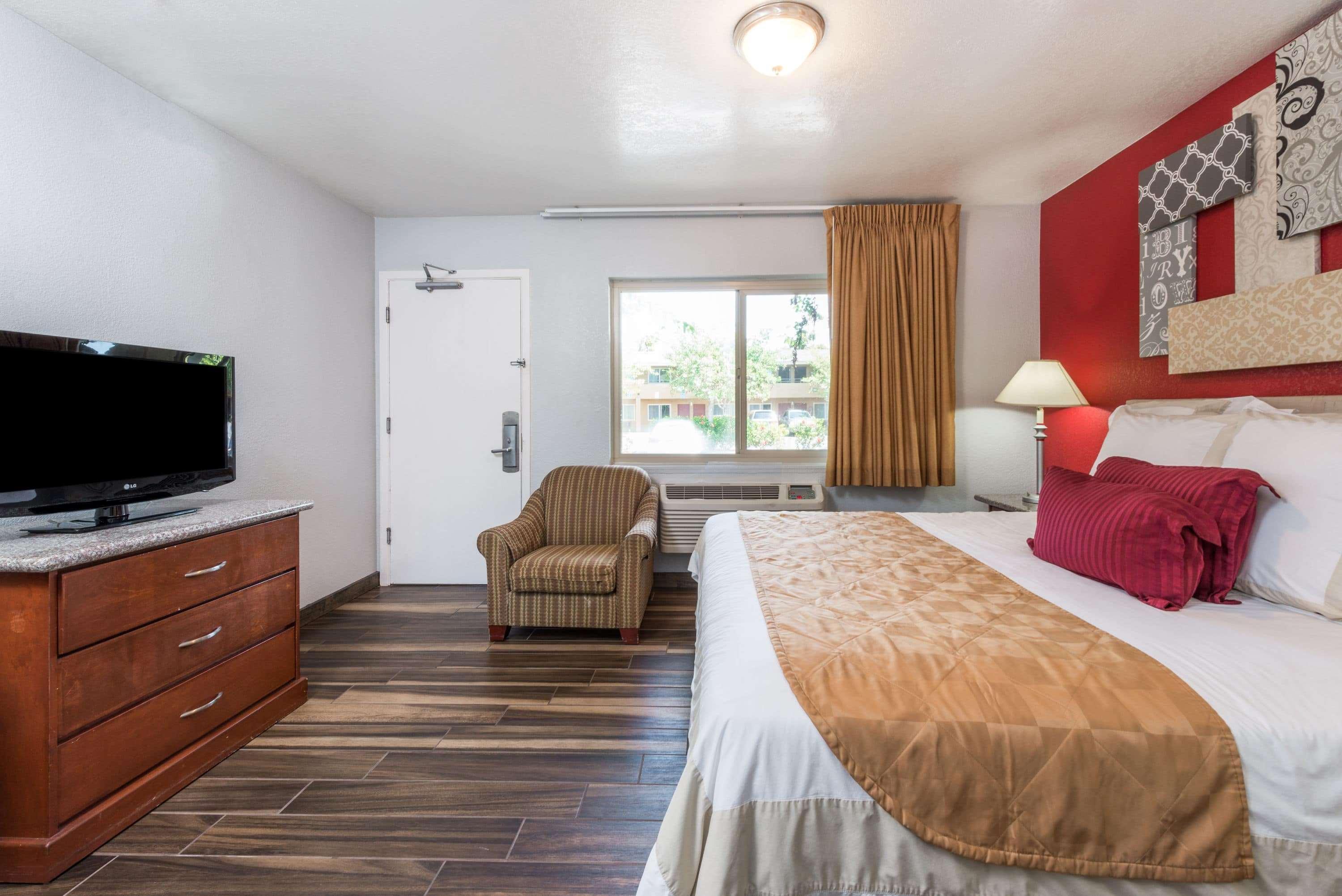 Ramada By Wyndham Near Seaworld / Mission Beach San Diego Exterior photo