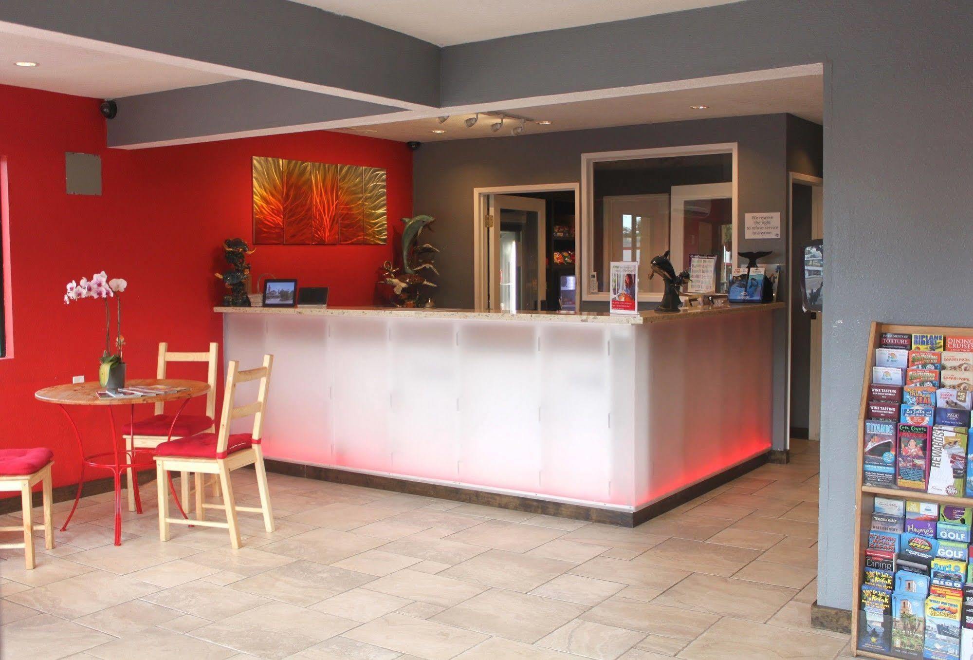 Ramada By Wyndham Near Seaworld / Mission Beach San Diego Exterior photo